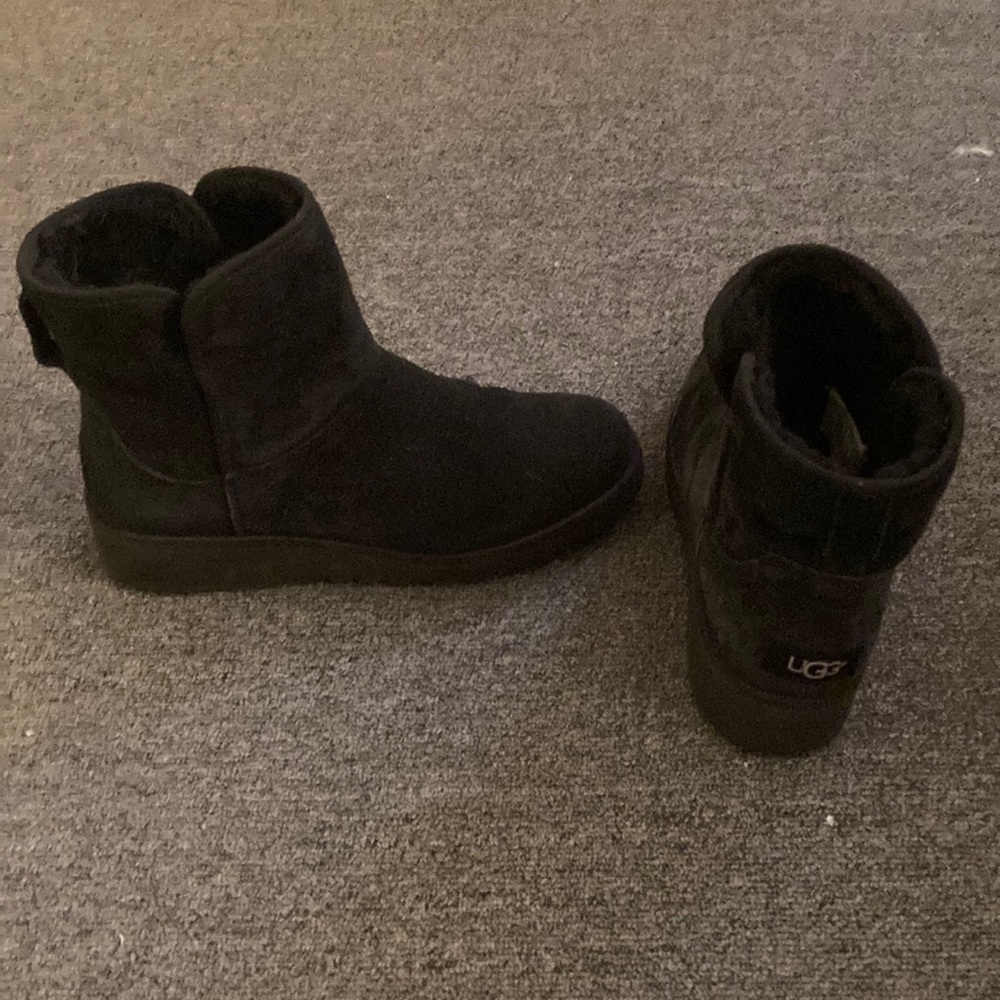 Ugg women’s mini suede boot Kristin 8.5 Black